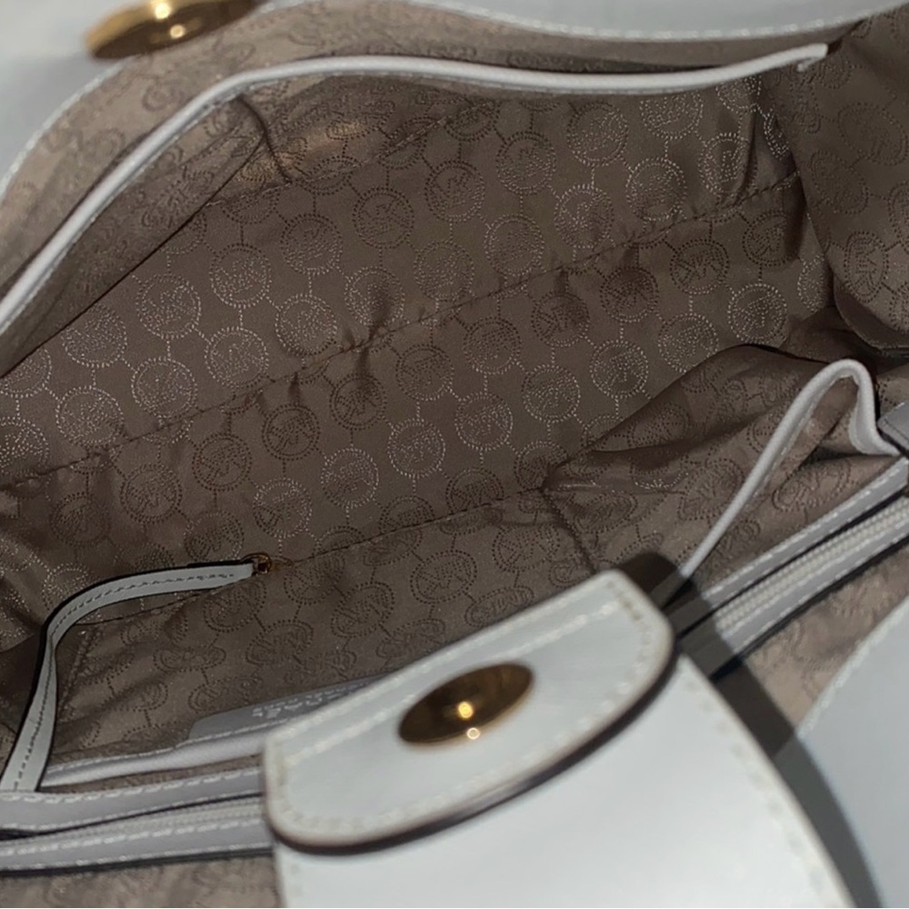 Michael Kors HAMILTON Tote/PYRAMID STUDDED XL Wristlet 2pc Set - Picture 5 of 16